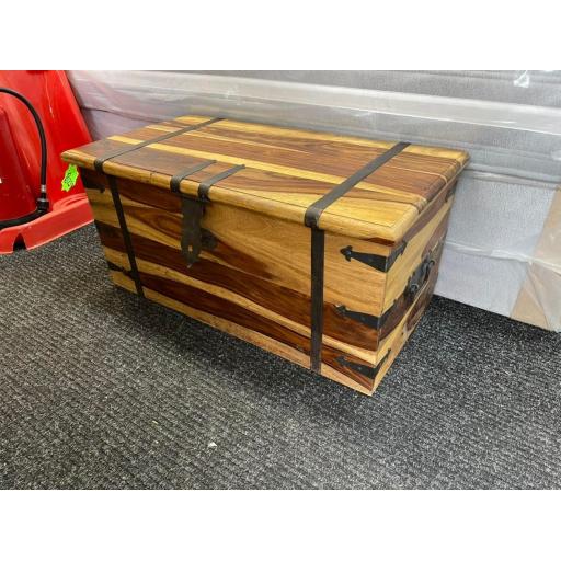 Large trunk / blanket box